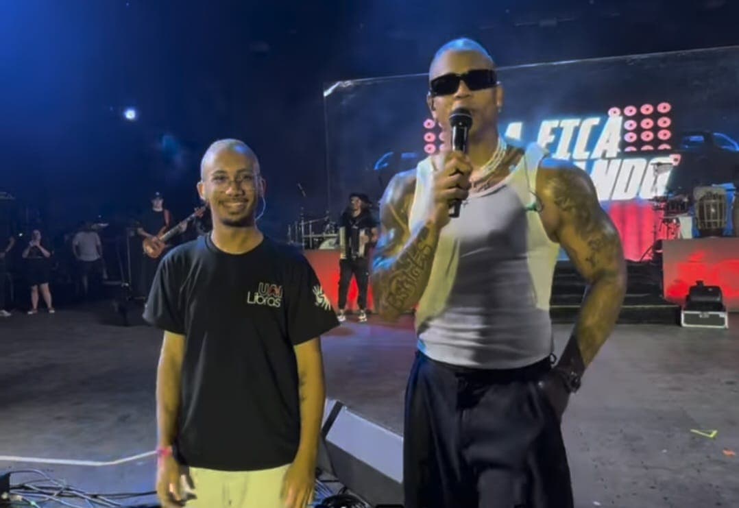 VÍDEO: intérprete de Libras viraliza ao dançar desafio em show de Léo Santana na Paraíba