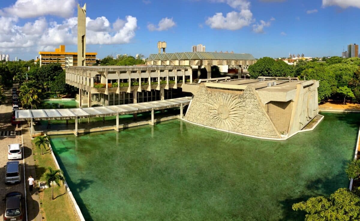 Concurso da UFRN oferece mais de 50 vagas de nível médio e superior; salários iniciais são de até R$ 4,9 mil