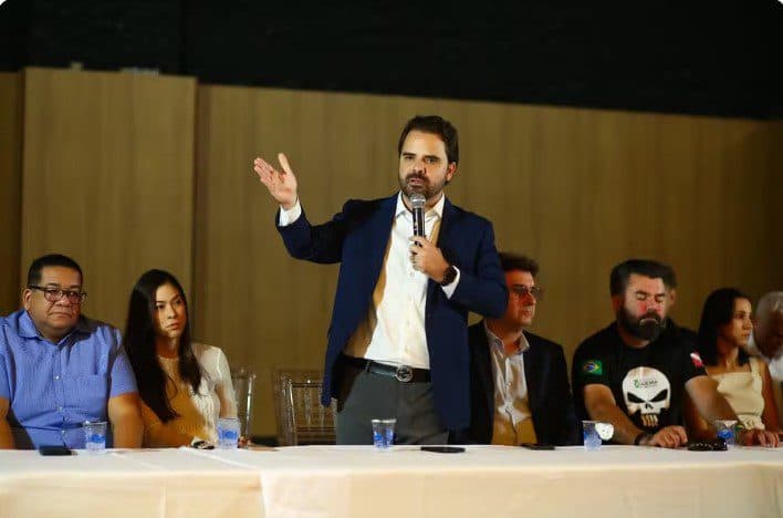 Prefeito diz em posse de novos secretários que Câmara 'só tem duas musas'; Legislativo alega postura machista e etarista