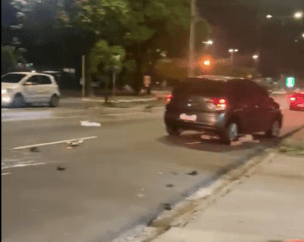 Acidente entre carro e moto deixa uma pessoa morta e uma ferida nos Bancários