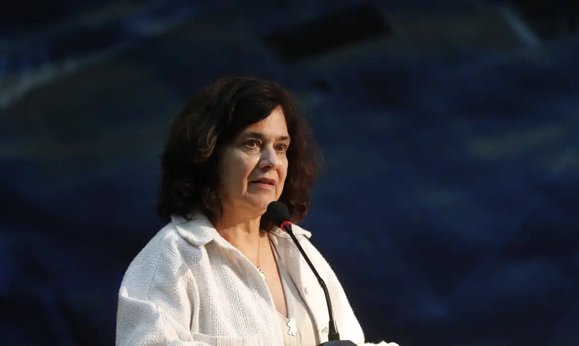 Lula demite Nísia Trindade e Alexandre Padilha assume o Ministério da Saúde