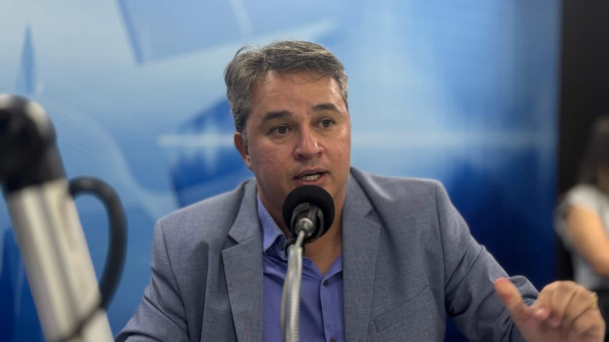 Efraim Filho diz que Cícero é uma "dissidência da base" e crava: "eu e Pedro temos mais afinidade"