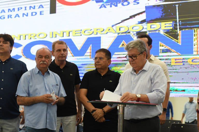 João Azevêdo entrega novo residencial com moradia para 144 famílias em Campina Grande