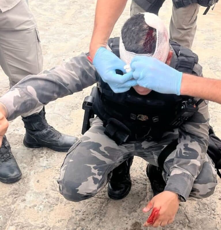 Policial é ferido na cabeça em protesto de moradores em João Pessoa após mortes de cinco jovens em confronto