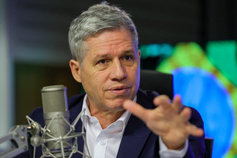 Paulo Teixeira revela que terras do Grupo João Santos na Paraíba serão destinadas para reforma agrária