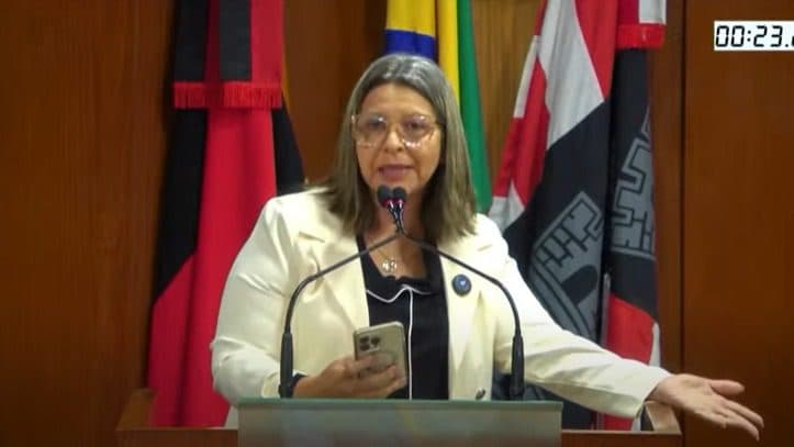 Eliza Virgínia retruca Marcos Henriques e diz que vereador deu lugar ao diabo no coração