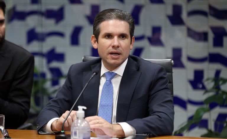 Hugo Motta deve criar comissão para discutir projeto da anistia, dizem aliados