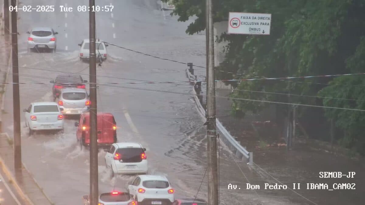 Após chuvas durante a madrugada, João Pessoa registra pontos de alagamento nesta terça-feira