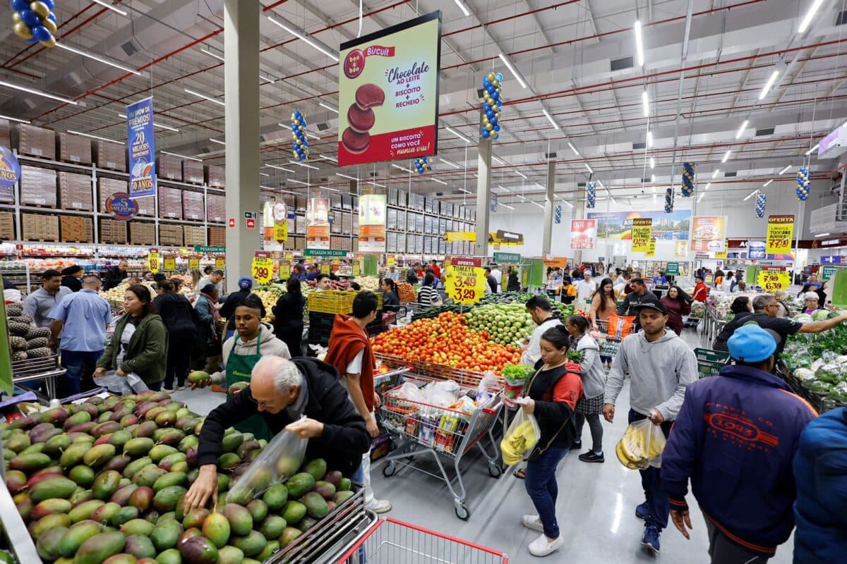 Supermercado abre 20 vagas de emprego em lojas de João Pessoa e Campina Grande; saiba como concorrer