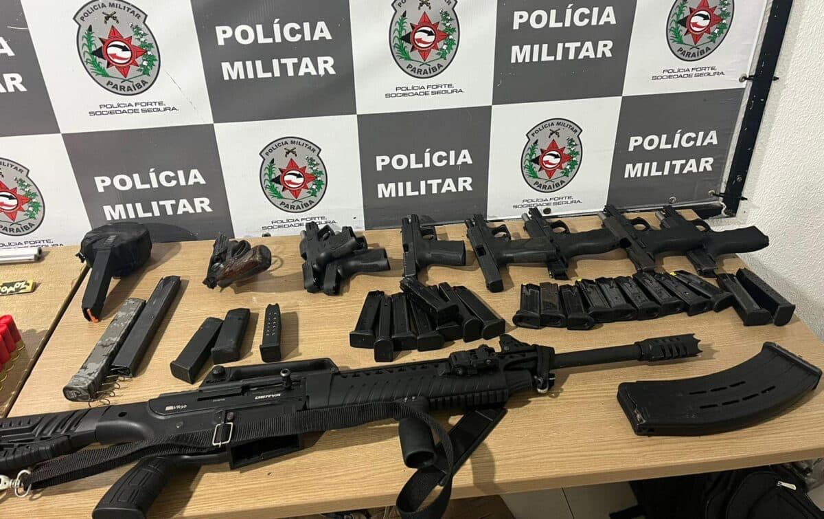 Operação em Cabedelo prende oito integrantes de facção criminosa, apreende armas e 500 munições