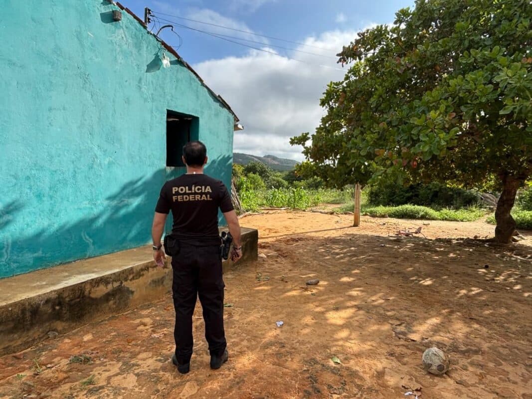 Polícia Federal cumpre mandado em Desterro contra suspeito de produzir e distribuir pornografia infantil na internet