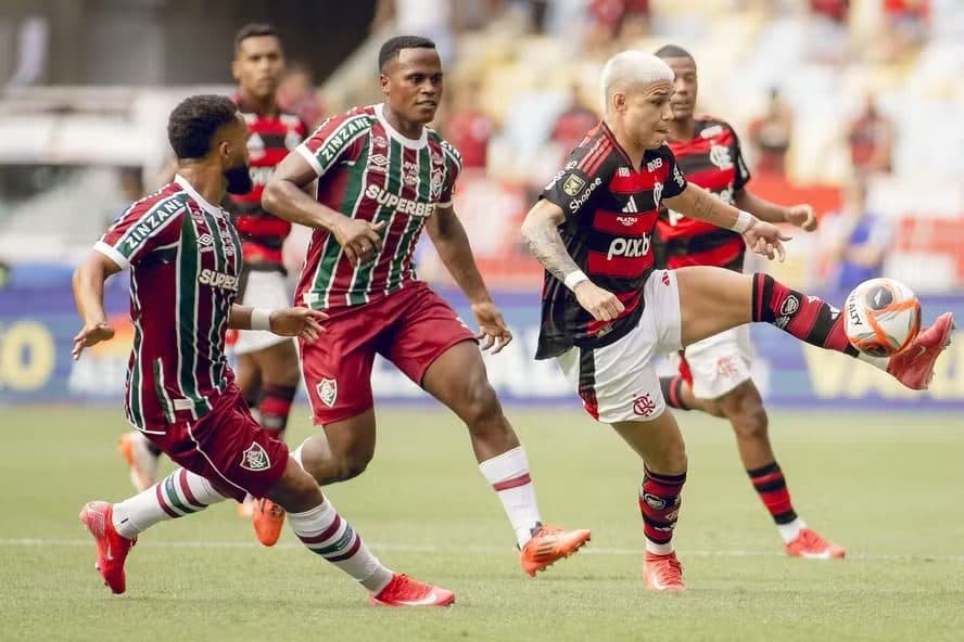 Flamengo empata com o Fluminense e é bicampeão carioca