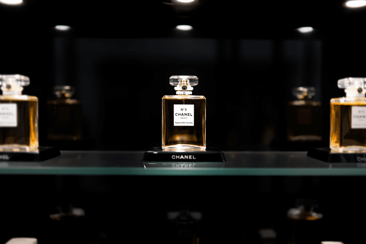 Perfumes de luxo 2025: Guia completo das melhores fragrâncias