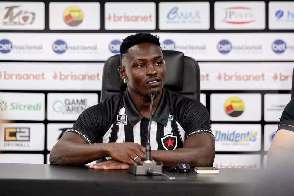 Botafogo-PB anuncia a saída do atacante camaronês Paul Henry e de mais dois jogadores após vice do paraibano