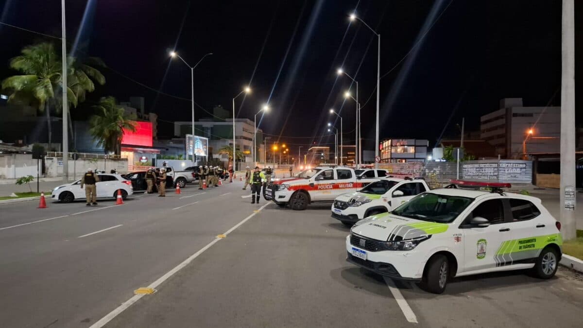 Operação autua motoristas por embriaguez e apreende carros de luxo, em João Pessoa