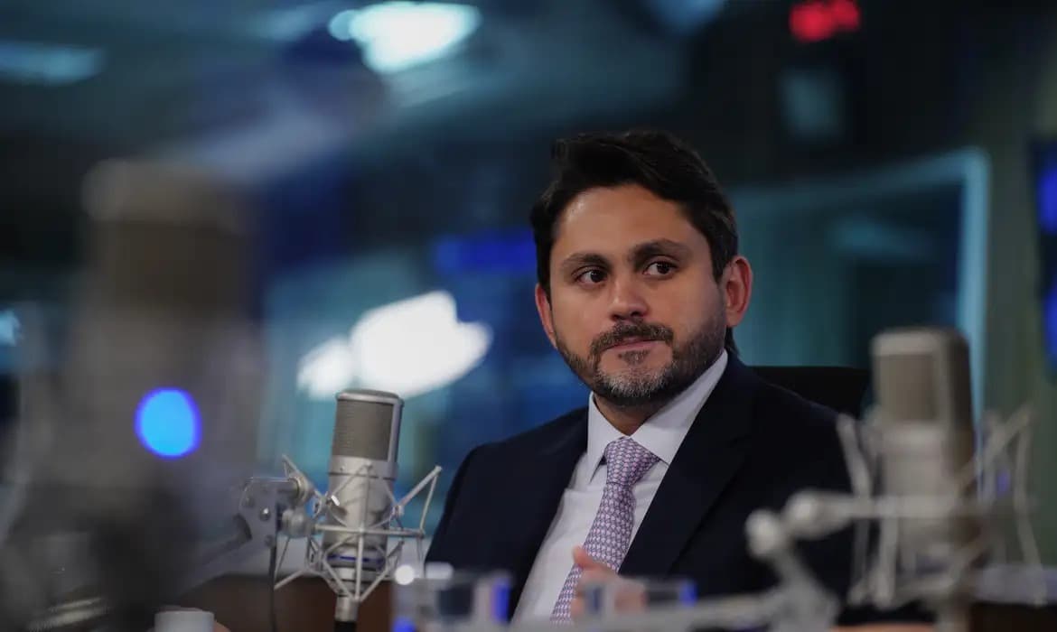 Ministro Juscelino Filho pede demissão após denúncia da PGR sobre desvio de emendas