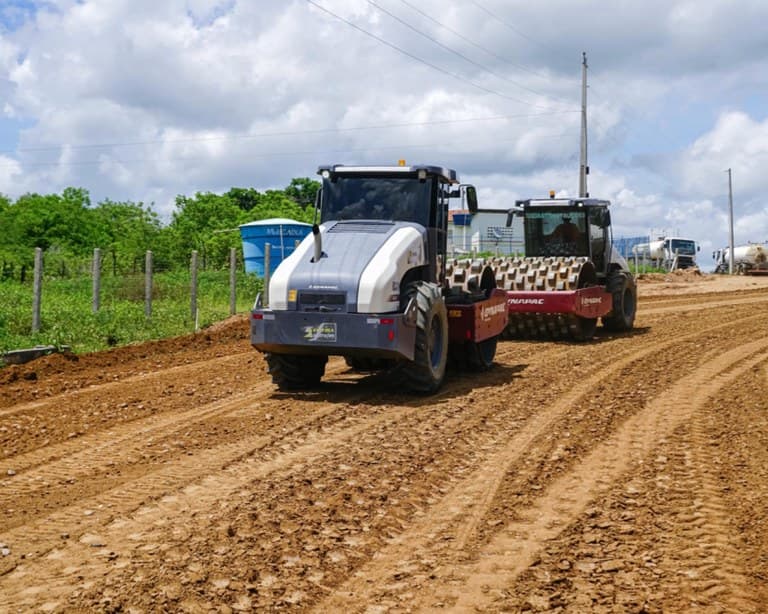 Vice-governador inspeciona obras e recebe Título de Cidadão de Riacho dos Cavalos
