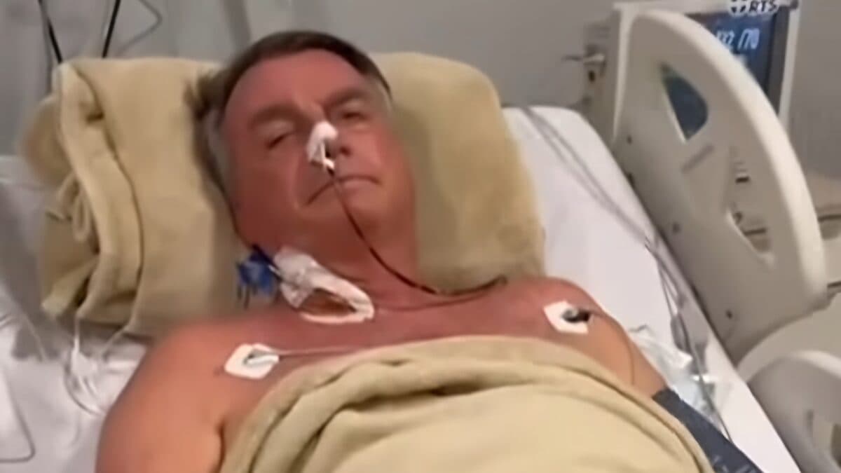 Bolsonaro apresenta piora clínica e pressão arterial elevada, diz boletim