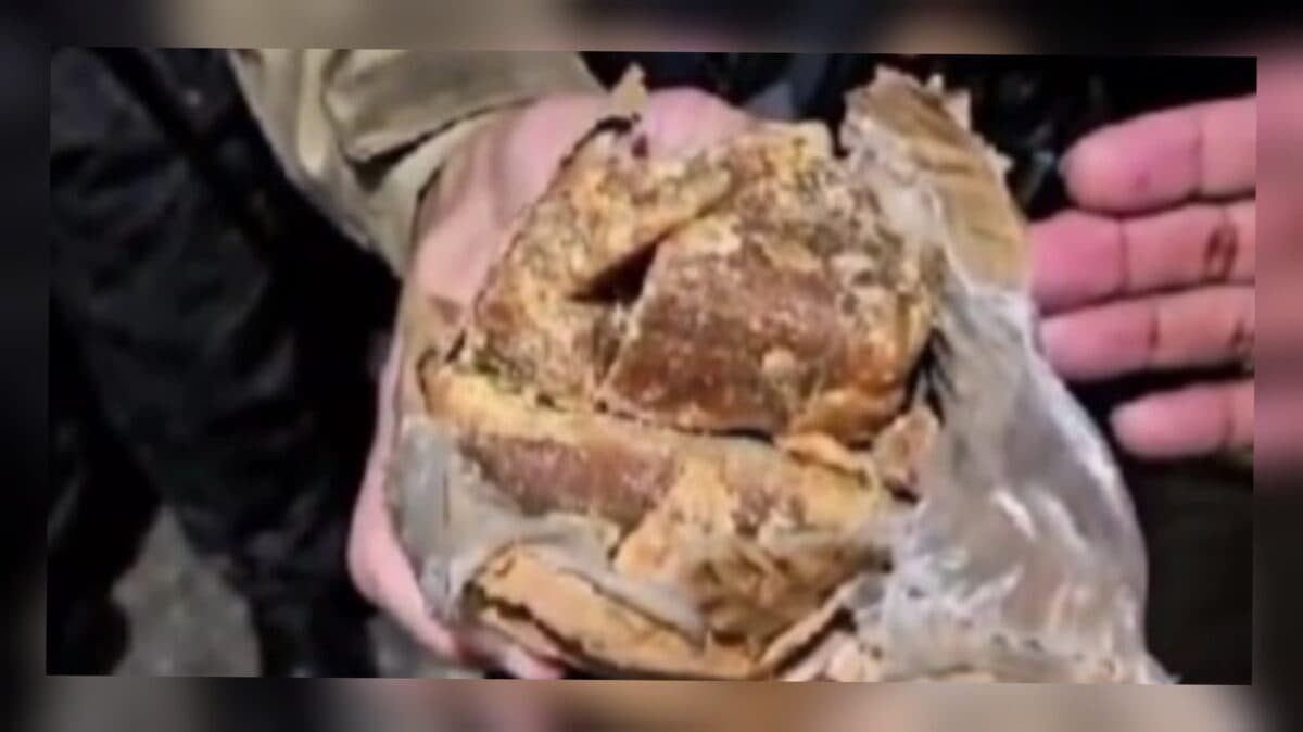 Mulher é presa em ônibus com 1,5 kg de crack, durante abordagem na Via Oeste