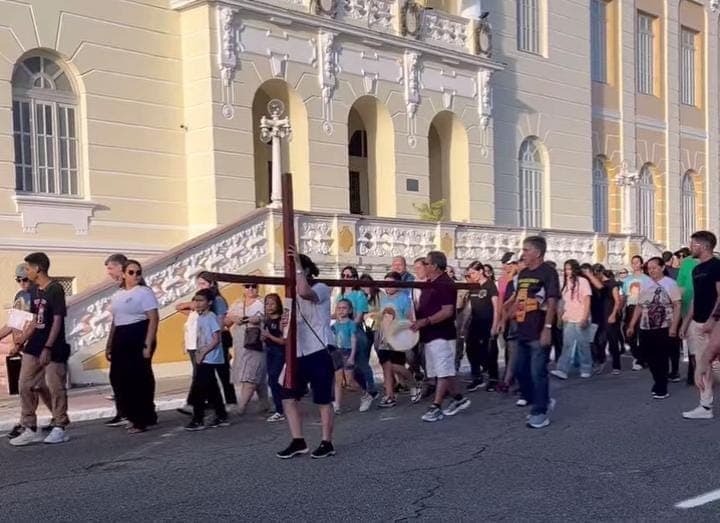 Tradição há mais de 50 anos, Via Sacra das 14 Igrejas reúne fiéis no Centro de João Pessoa nesta sexta-feira santa