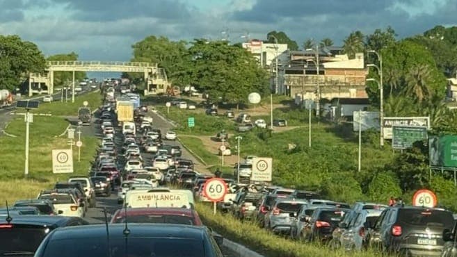'Volta do feriadão': BRs 101 e 230 têm transito lento e 'engavetamentos', na Grande João Pessoa