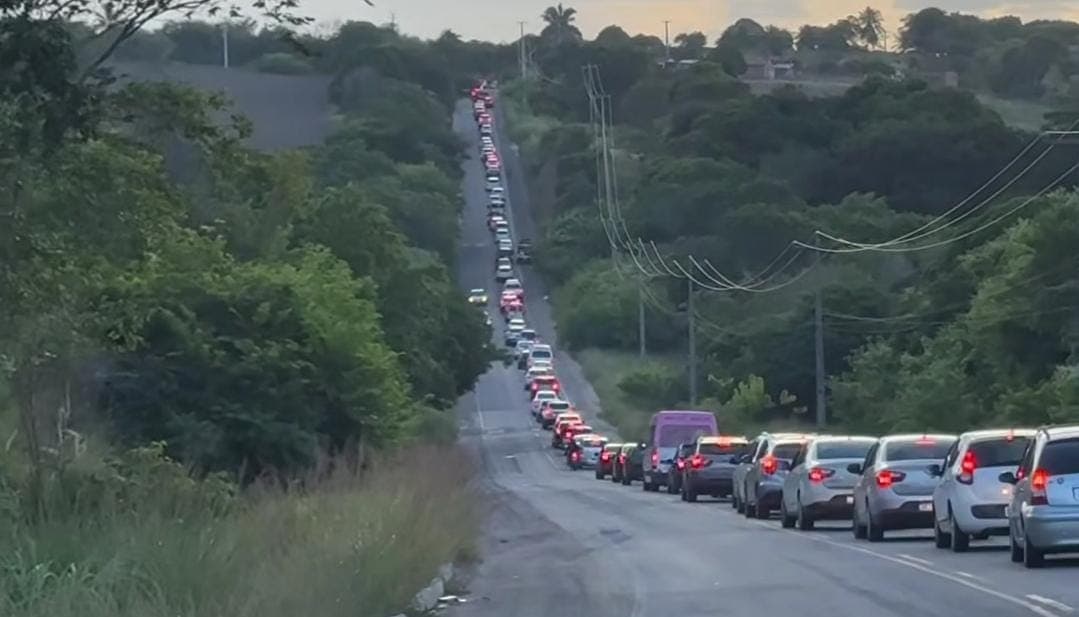 Com 'volta do feriadão', PB-008 tem engarrafamento entre Jacumã e João Pessoa