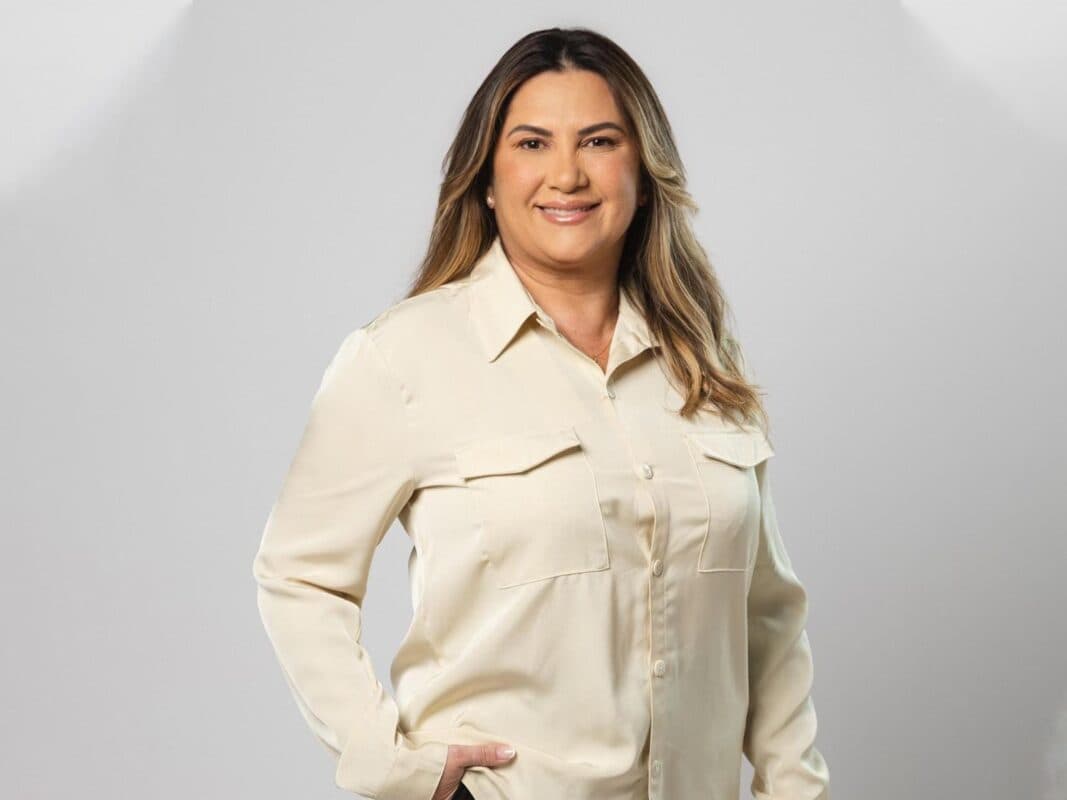 Prefeita de Cajazeiras, Corrinha Delfino, é alvo da Justiça por lesão aos cofres públicos e juíza suspende gratificação por mestrado com diploma fraudado