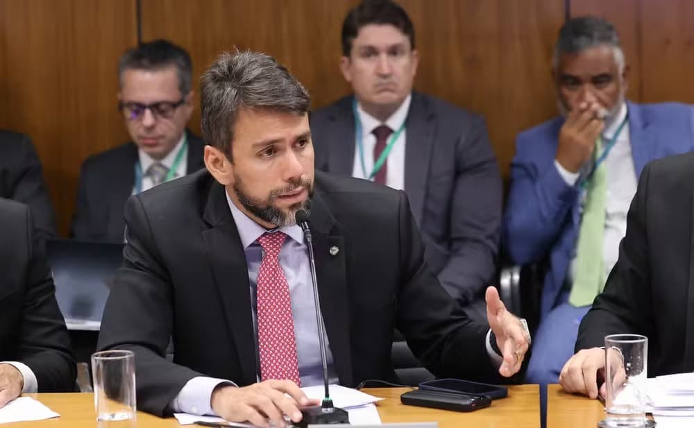 Pedro Lucas rejeita convite para ministério das Comunicações, pede 'desculpas' a Lula e diz que seguirá líder na Câmara