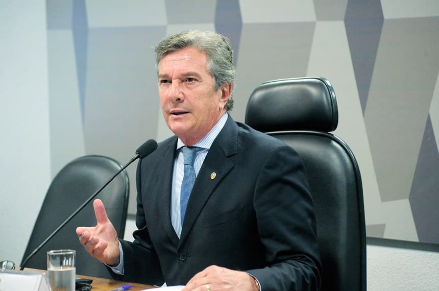 Collor deixa presídio para cumprir pena domiciliar