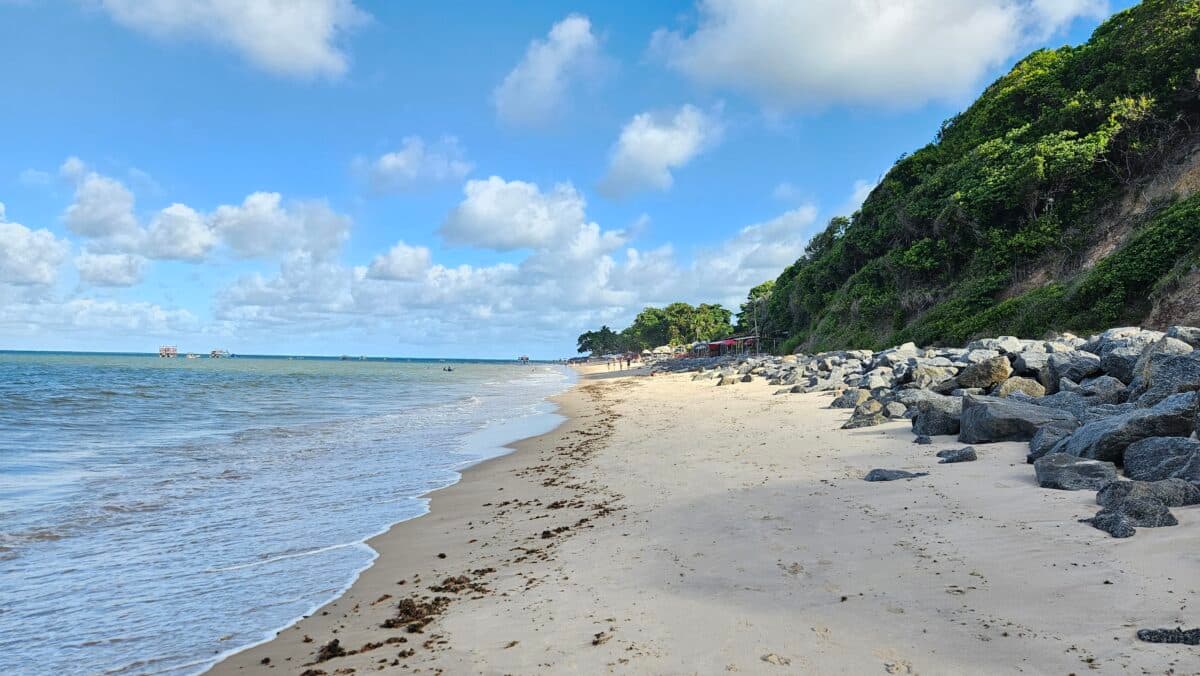 Paraíba tem dois trechos de praias impróprios para banho este fim de semana