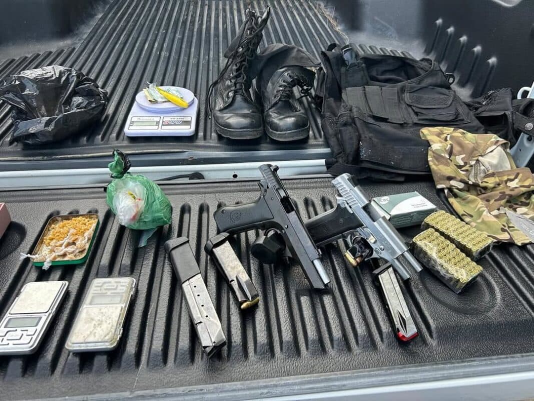 Dois homens são presos em flagrante com armas e mais de 100 munições no Bairro São José, em João Pessoa