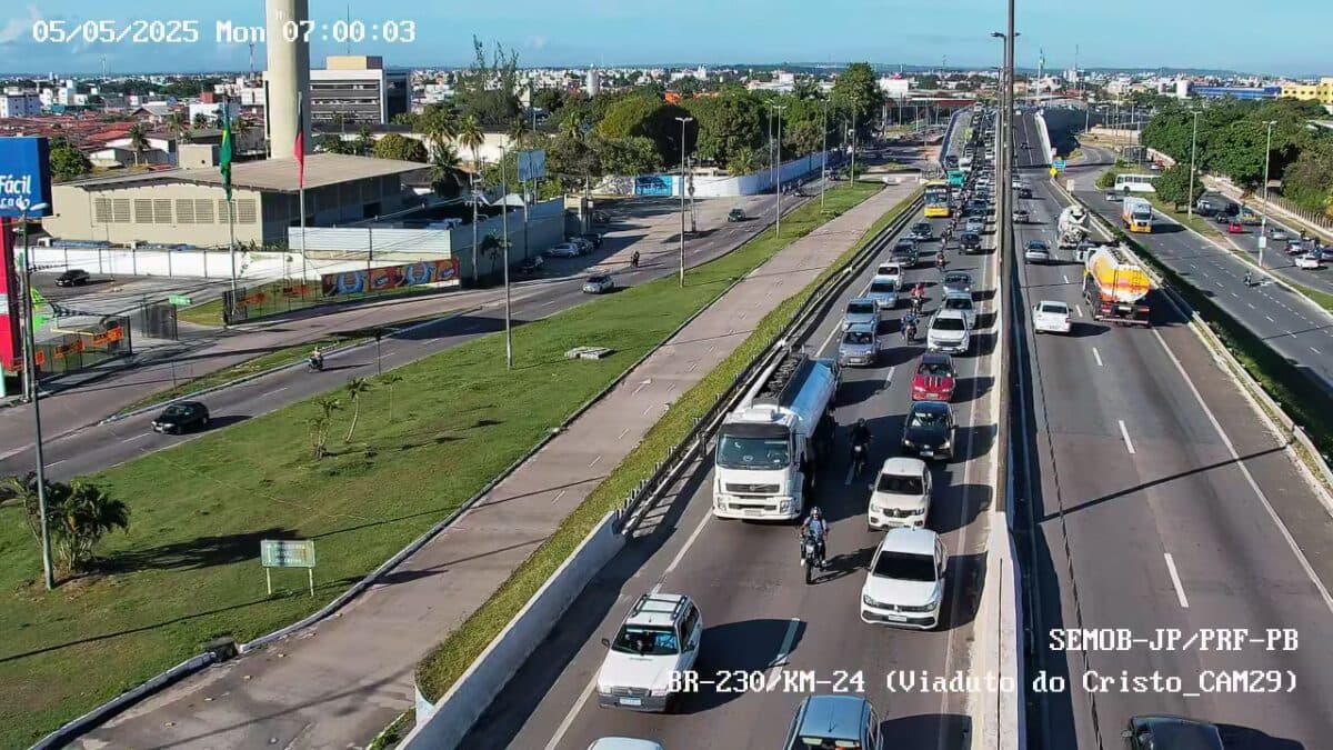Menos de uma semana após inauguração, trânsito no novo Viaduto de Água Fria enfrenta caos e engarrafamentos