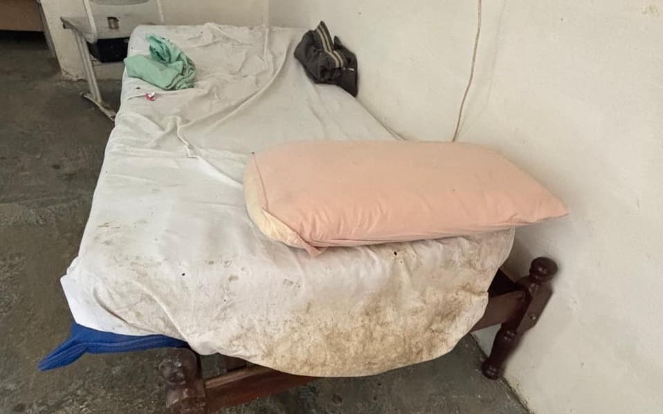 Fiscalização resgata nove pessoas e fecha abrigo em Queimadas com estrutura precária e sem assistência médica