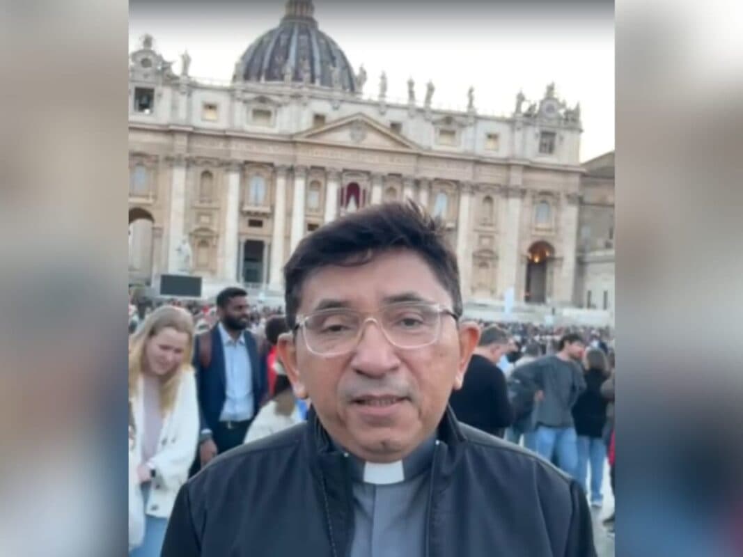 No Vaticano, Padre Sandro Santos comemora anúncio do Papa Leão XIV: "surpresa da igreja. O Espírito Santo sopra onde quer"