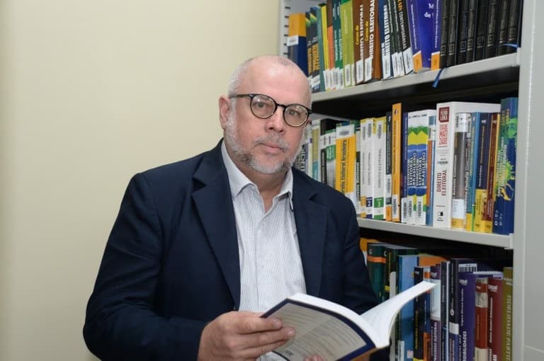 Professor patoense Renato César Carneiro é eleito novo imortal da Academia Paraibana de Letras