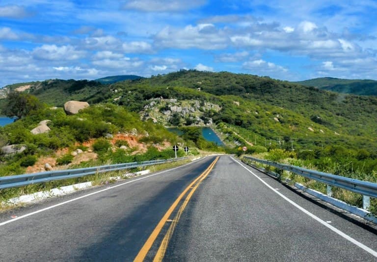 João Azevêdo inaugura pavimentação da PB-356, travessias urbanas e anuncia construção de escola em Tavares