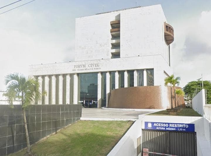 Explosão de transformador causou sobrecarga de energia e princípio de incêndio no Fórum Cível em João Pessoa; atividades presenciais foram suspensas