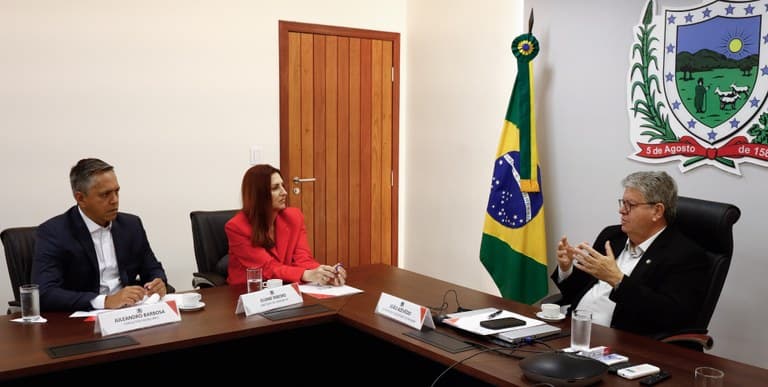 João Azevêdo trata de fortalecimento do destino Paraíba com diretoria de agência de Portugal