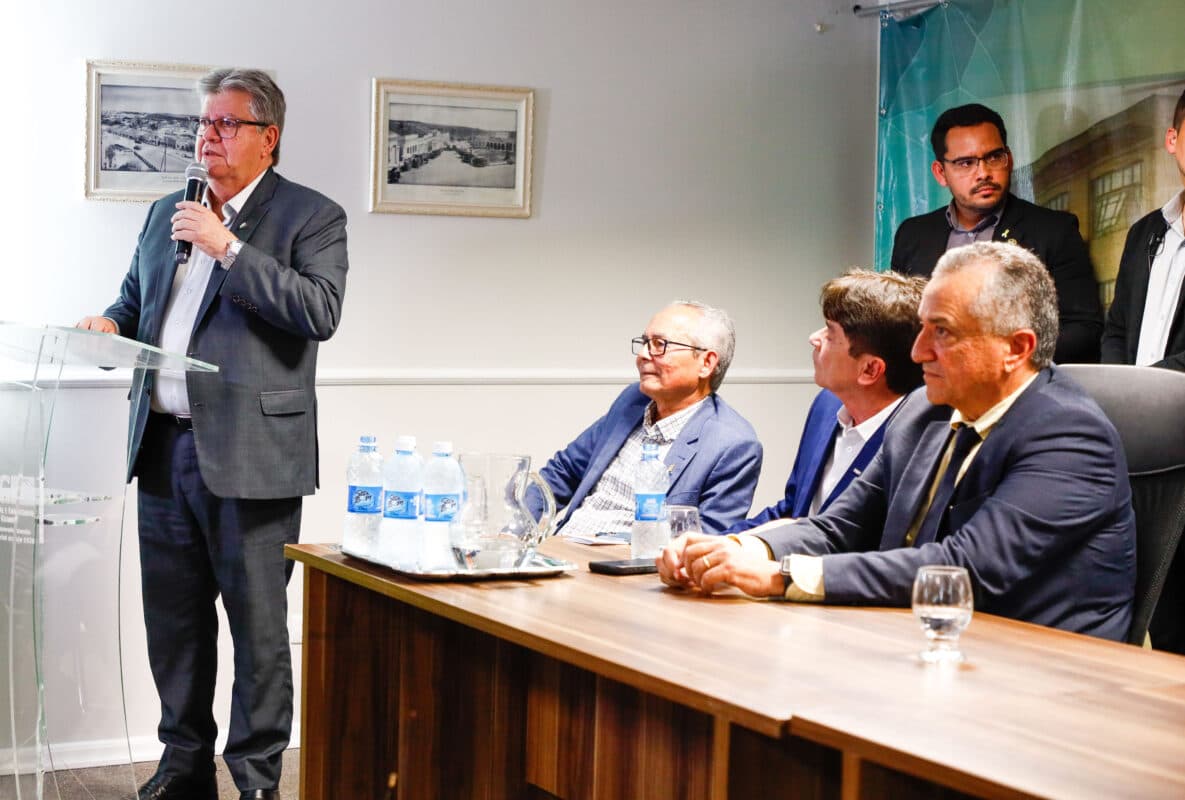 João Azevêdo autoriza descontos e parcelamentos de impostos a empresários para viabilizar 'Liquida Campina 2025' no São João