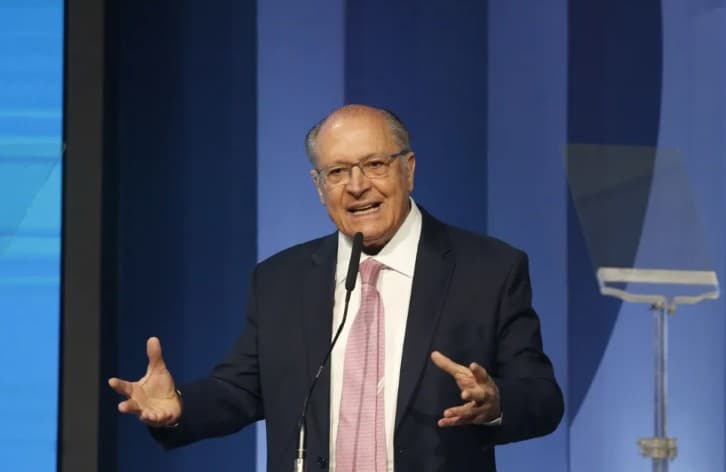 Com diagnóstico de gastroenterite, vice-presidente Geraldo Alckmin recebe alta de hospital em Brasília