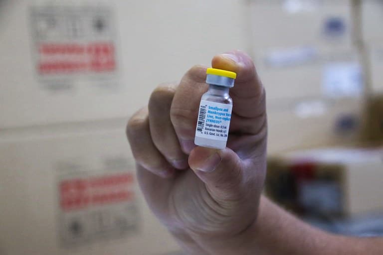 Paraíba recebe mais de 200 doses da vacina contra Mpox, destinadas às pessoas com HIV/Aids; saiba onde tomar