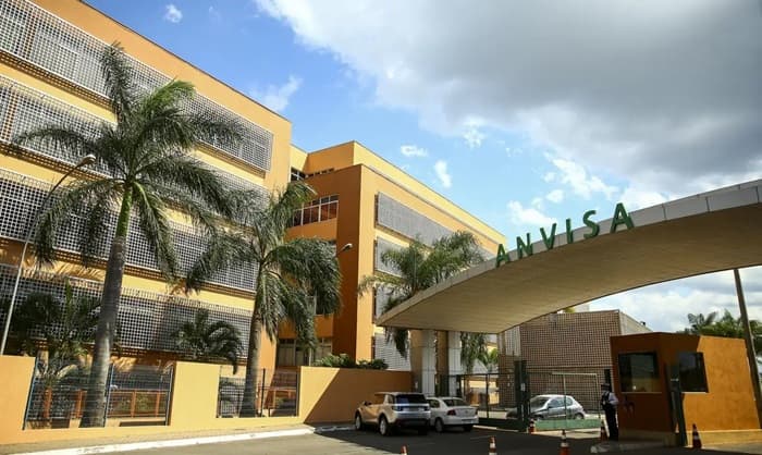 Anvisa proíbe venda de produtos de cannabis e cogumelos