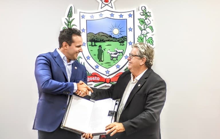 "Vá se preparando que você vai precisar", aconselha João Azevêdo a Lucas Ribeiro sobre comando da Paraíba em 2026