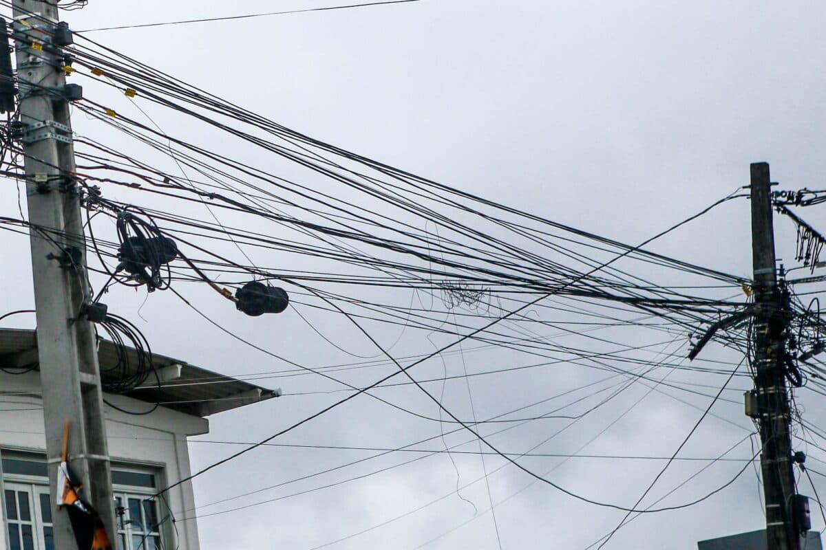 Prefeitura de João Pessoa fará ação conjunta para combater poluição visual nos postes da Capital