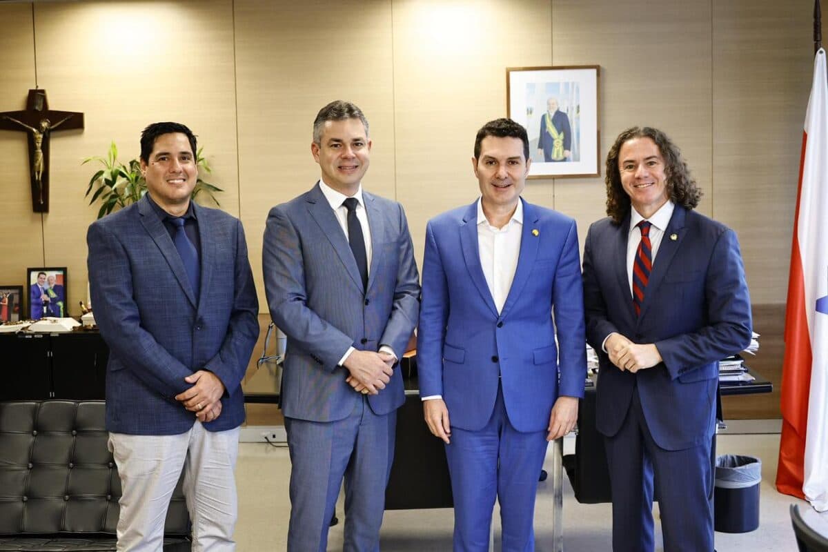 Veneziano acompanha prefeito de Cabedelo em audiência no Ministério das Cidades para tratar de obras de drenagem