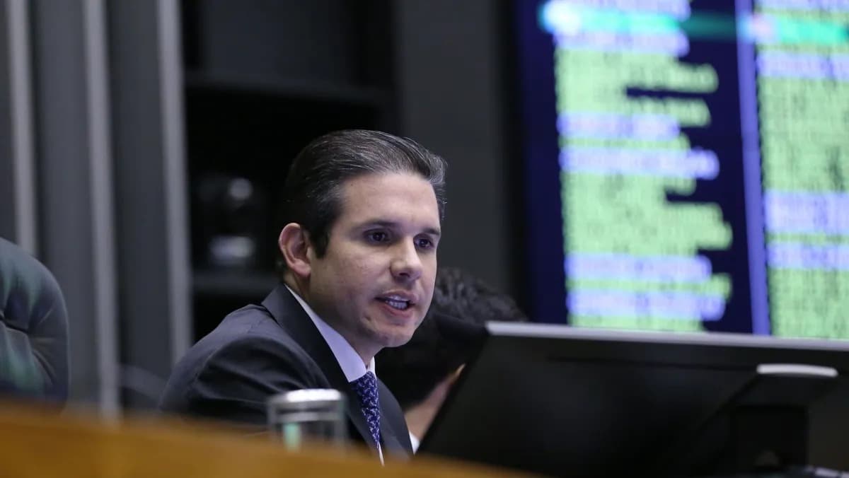 Hugo Motta anuncia rompimento com Lindbergh Farias, líder do PT