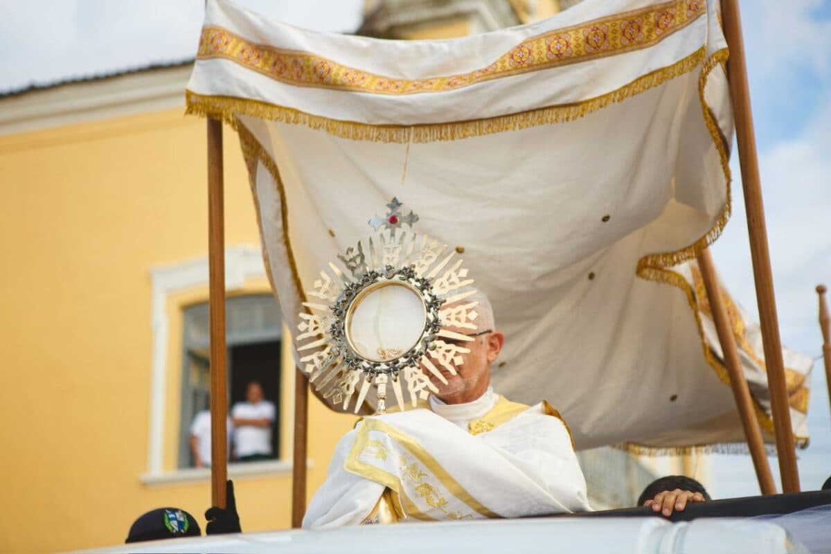 Igreja Católica celebra Corpus Christi com missas, procissão e adoração em João Pessoa
