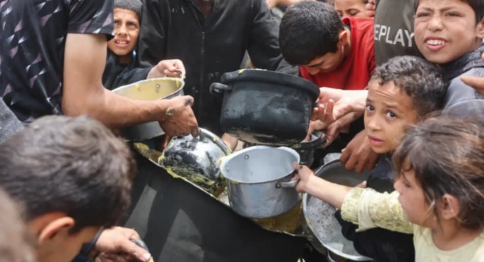 Ajuda começa a chegar a Gaza após garantia de liberação de reféns