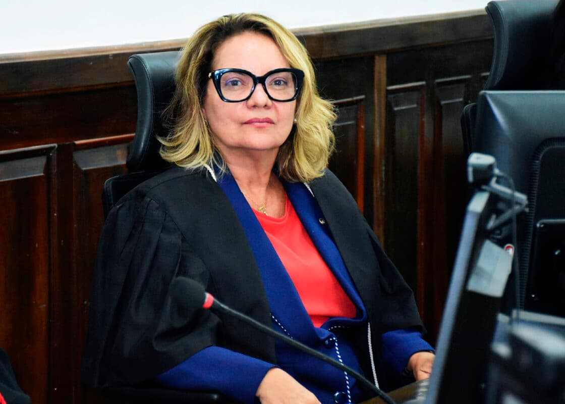 Desembargadora Túlia Neves discorre sobre ‘misoginia no ambiente de trabalho’ em livro acadêmico