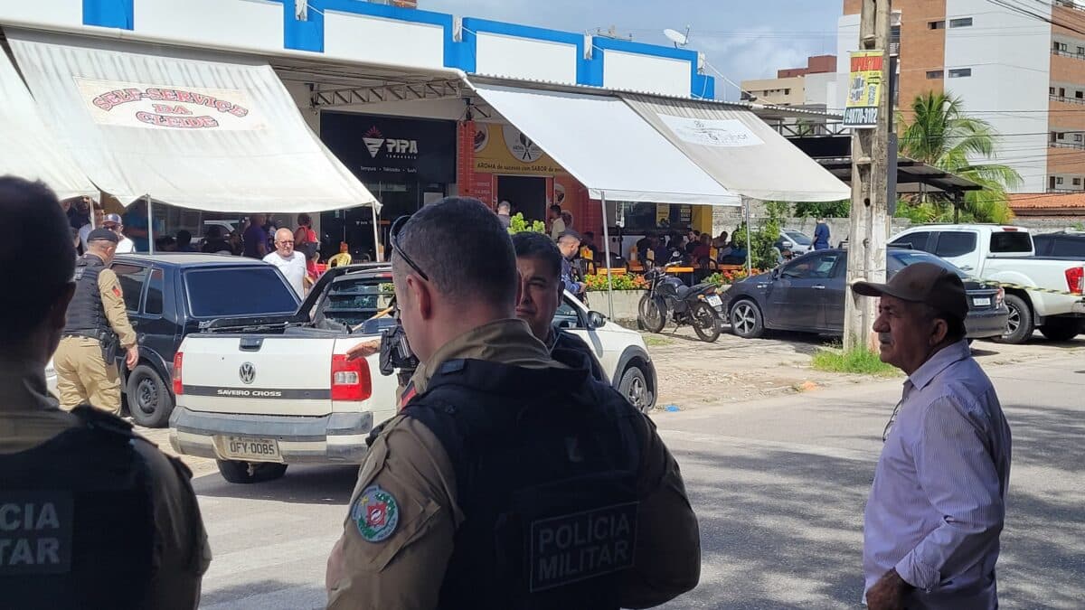 Ataque a tiros termina com três feridos na frente de galeria em Intermares